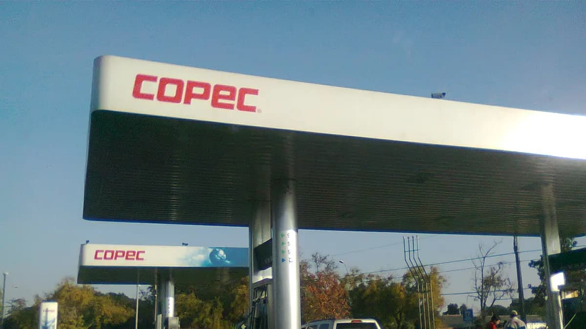 Techo de una estación de servicio Copec en Maipú