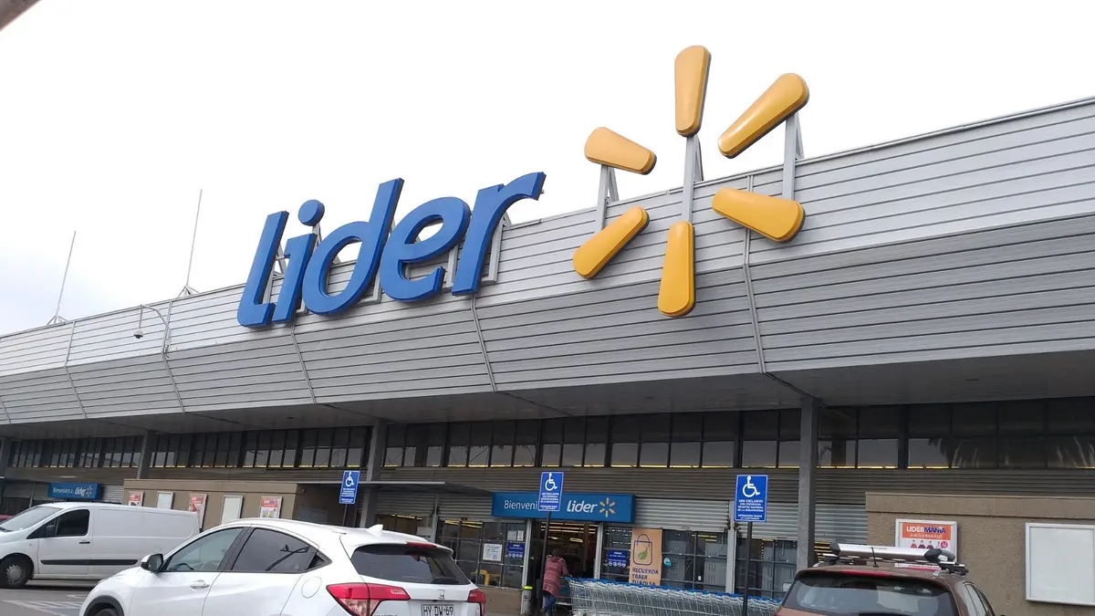 Fachada de un supermercado Lider en Chile