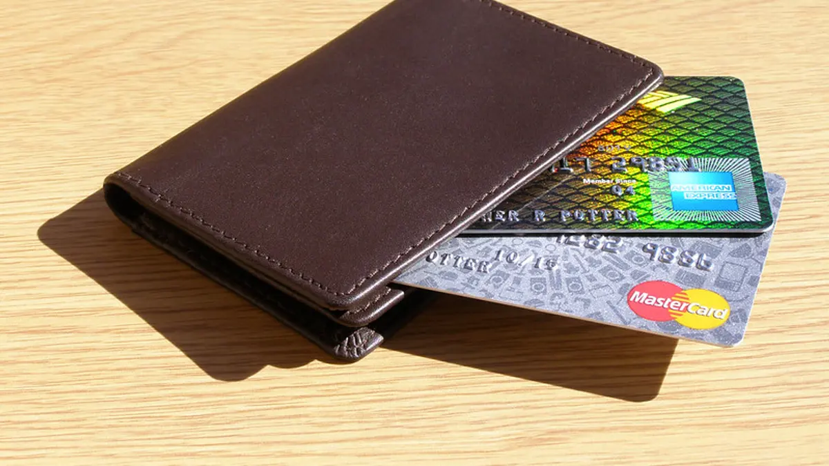 Billetera con tarjetas de crédito