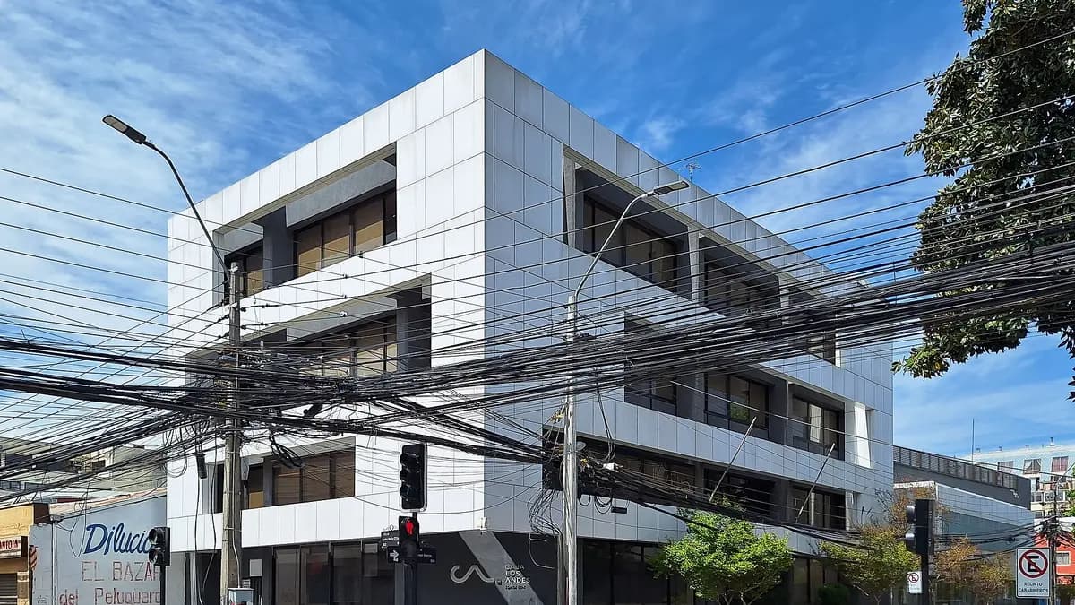 Edificio de una sucursal de Caja Los Andes en Rancagua