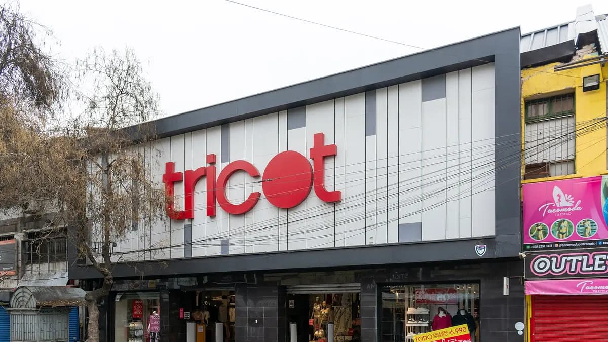 Fachada de una tienda Tricot en la comuna de Recoleta